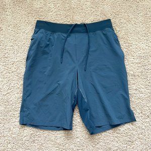 Lululemon T.H.E. Linerless Short 9 inch inseam – Large